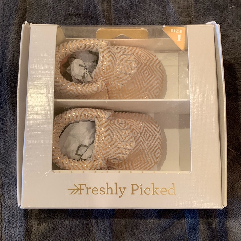 NWT Freshly Picked New York Moccs